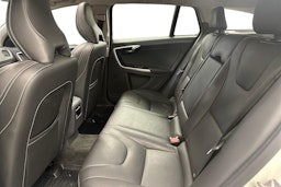 Valkoinen Volvo V60 2016 kuva 10.