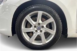 Valkoinen Volvo V60 2016 kuva 11.