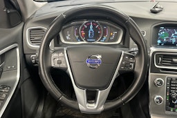 Valkoinen Volvo V60 2016 kuva 14.