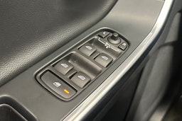 Valkoinen Volvo V60 2016 kuva 17.