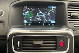 Valkoinen Volvo V60 2016 kuva 19.