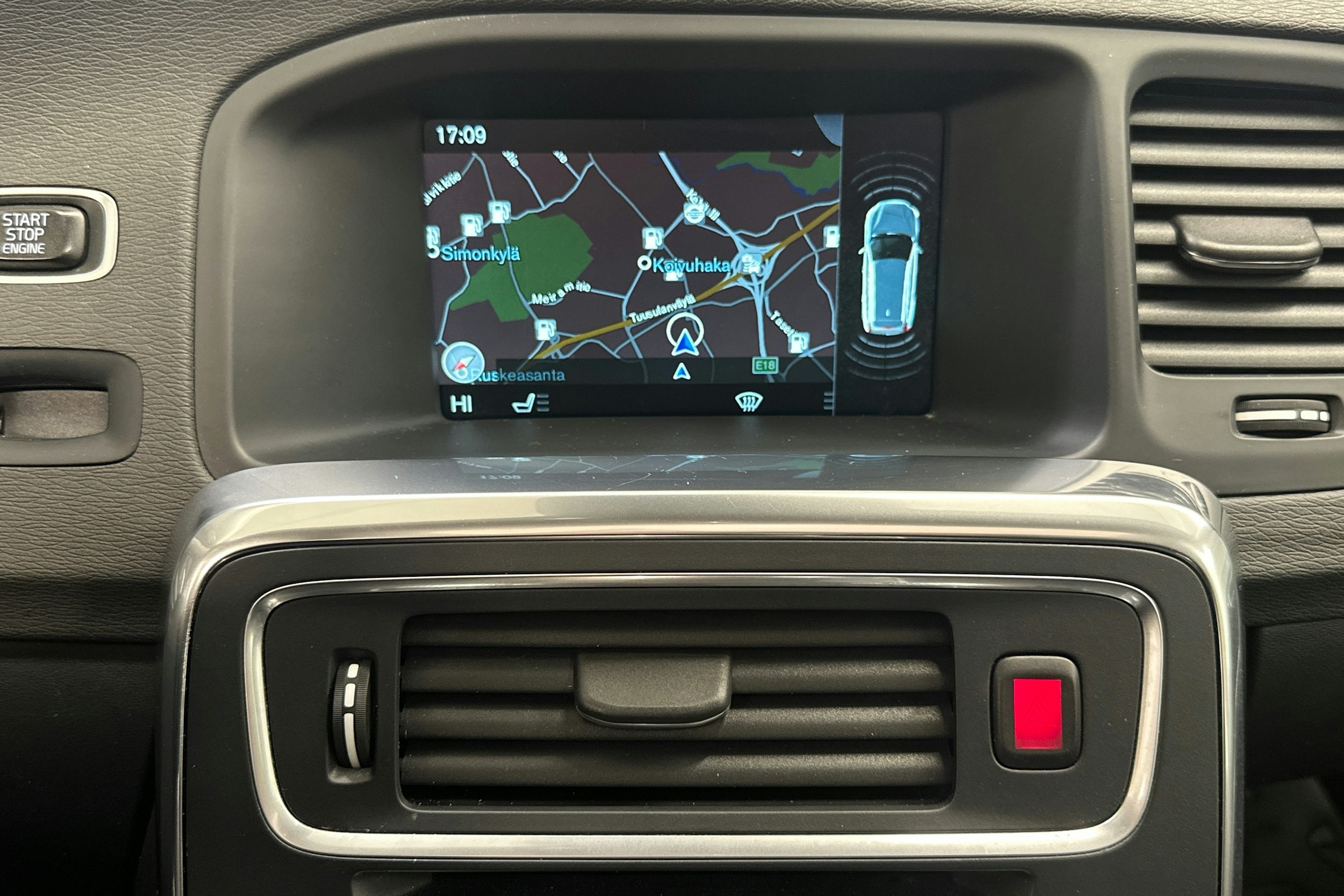 Valkoinen Volvo V60 2016 kuva 20.