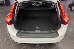 Valkoinen Volvo V60 2016 kuva 22.
