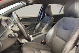 punainen Volvo V60 2016 kuva 11.