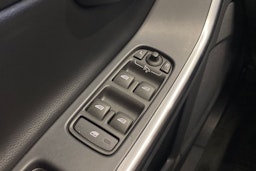 punainen Volvo V60 2016 kuva 17.