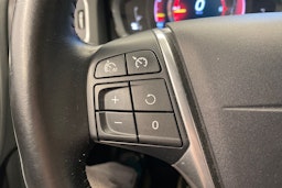punainen Volvo V60 2016 kuva 19.