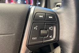 punainen Volvo V60 2016 kuva 20.