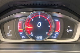 punainen Volvo V60 2016 kuva 21.