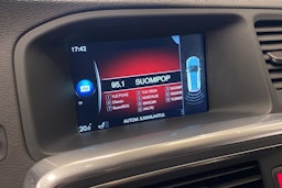 punainen Volvo V60 2016 kuva 22.