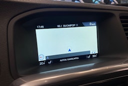 punainen Volvo V60 2016 kuva 23.