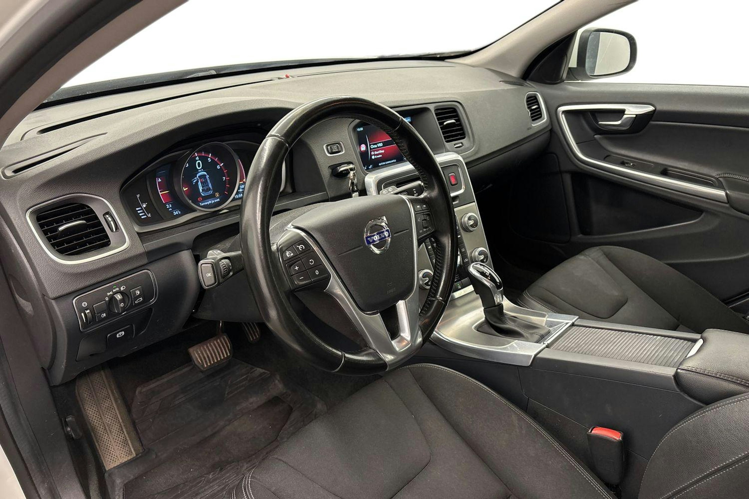 valkoinen Volvo V60 2016 kuva 3.