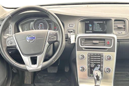 Valkoinen Volvo V60 2016 kuva 7.