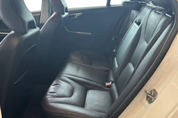 Valkoinen Volvo V60 2016 kuva 8.