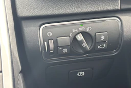 Valkoinen Volvo V60 2016 kuva 13.
