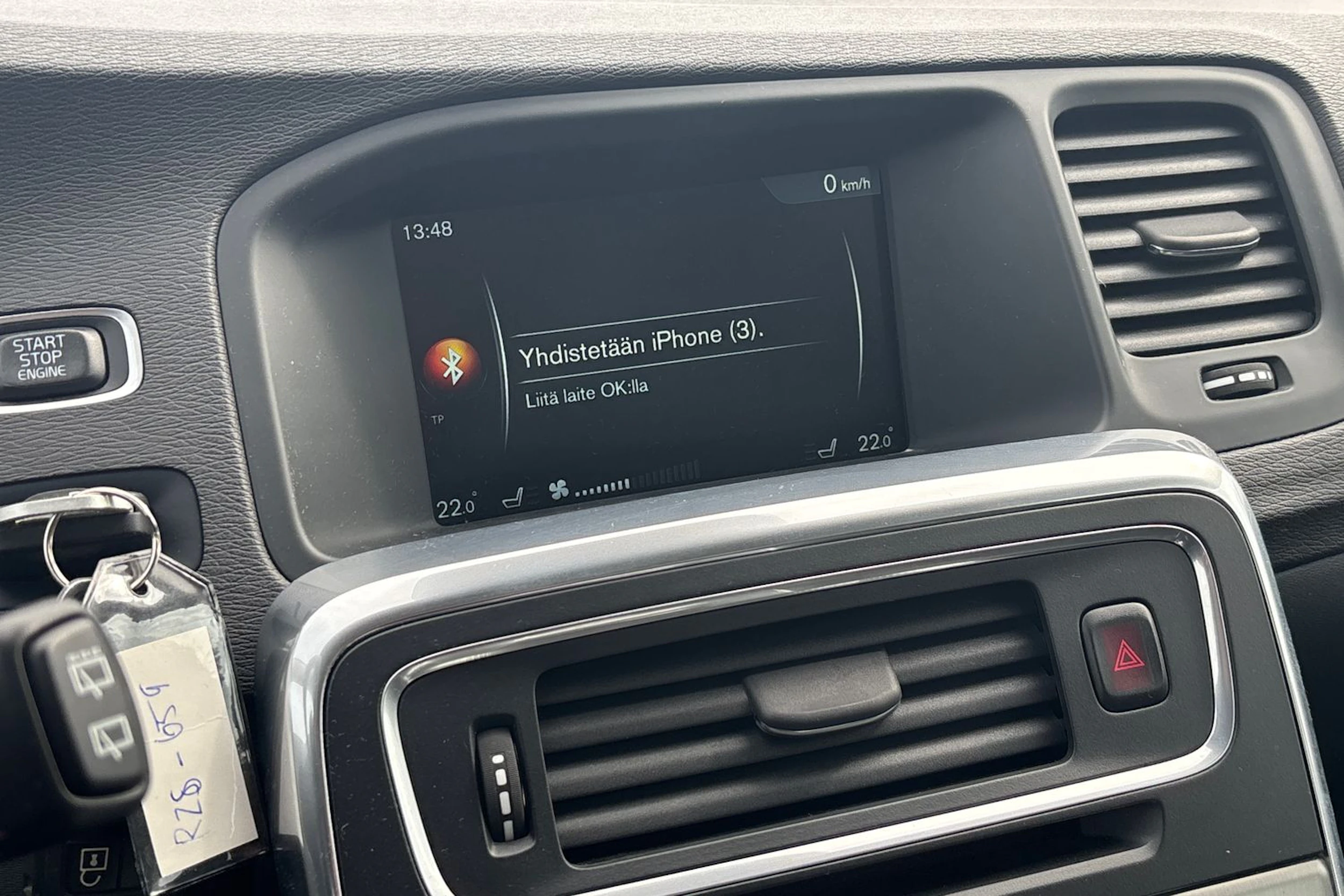Valkoinen Volvo V60 2016 kuva 14.