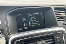 Valkoinen Volvo V60 2016 kuva 17.