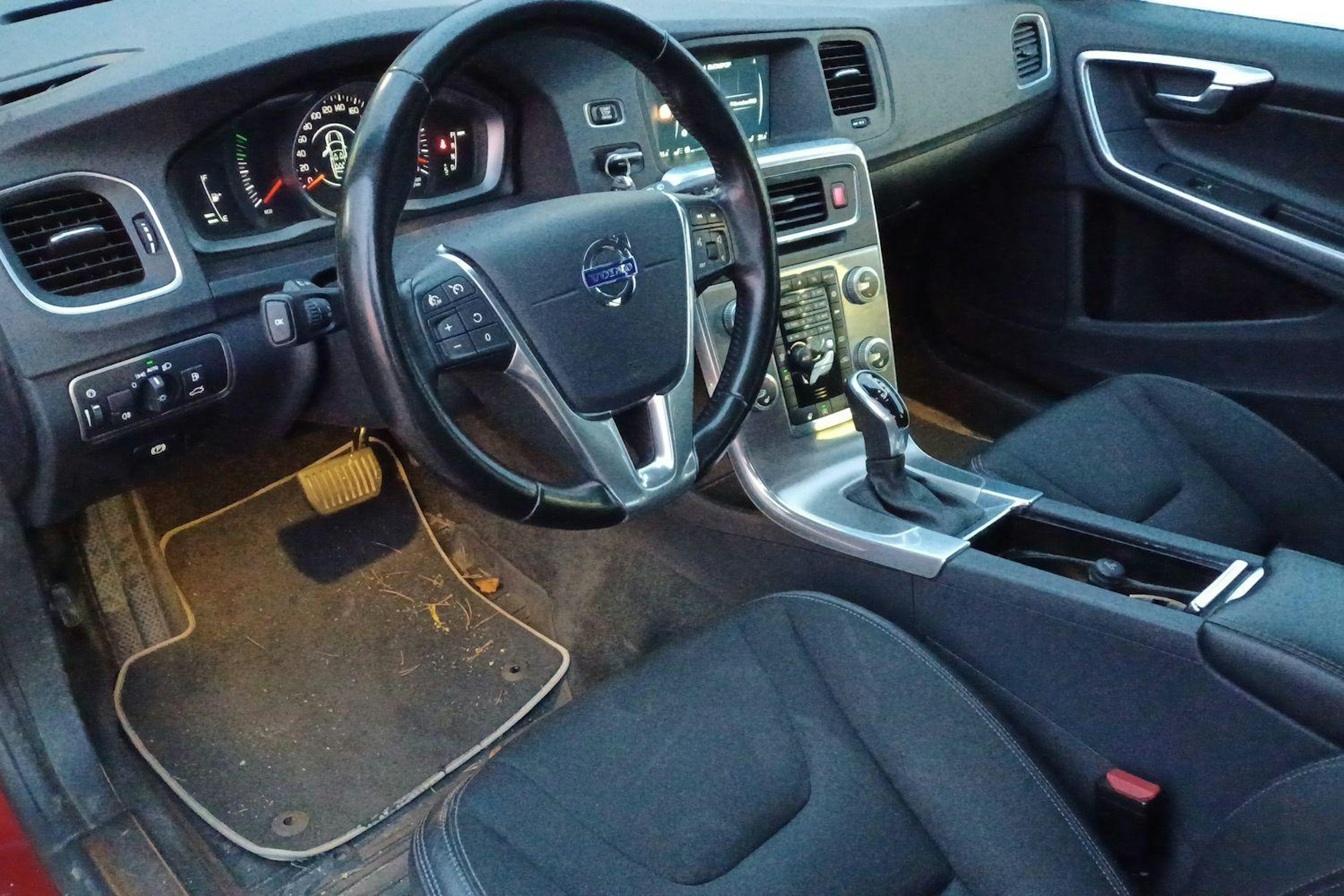 met. punainen Volvo V60 2016 kuva 3.