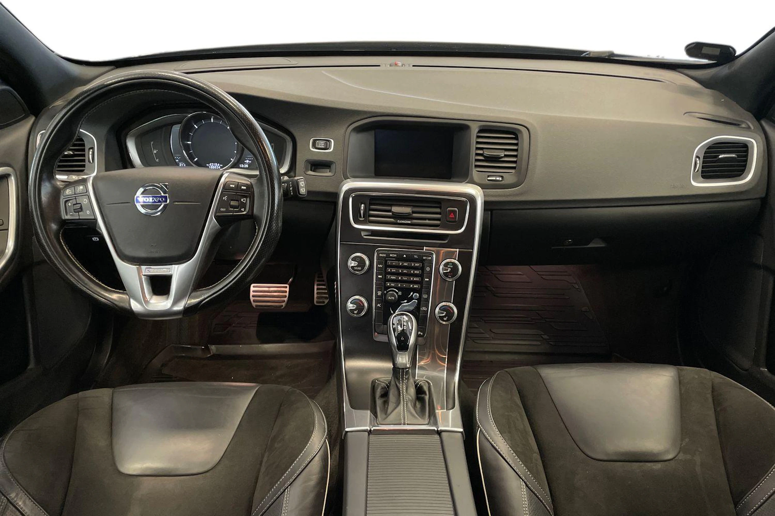 musta Volvo V60 2017 kuva 7.