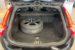 musta Volvo V60 2017 kuva 11.