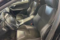musta Volvo V60 2017 kuva 14.
