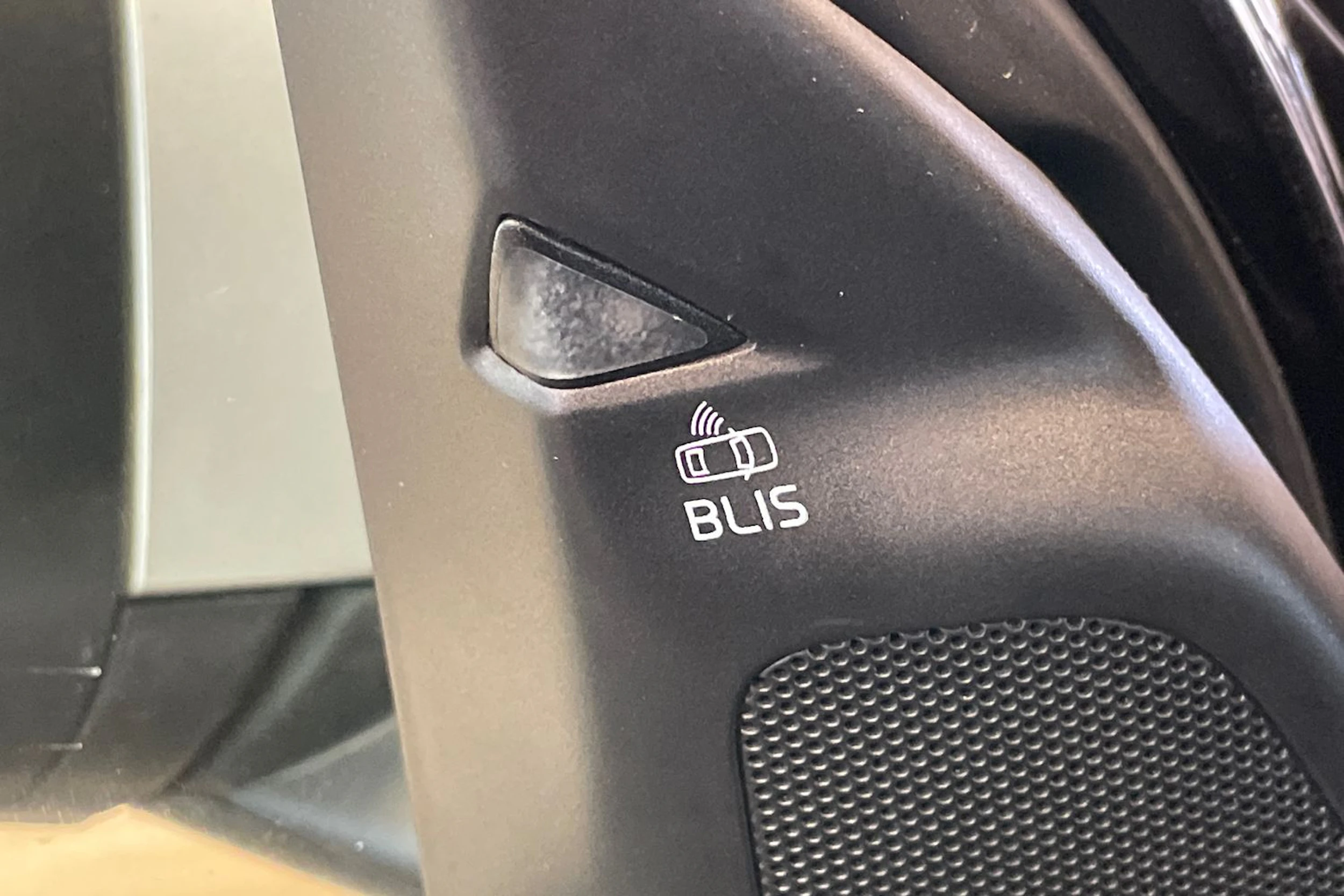 musta Volvo V60 2017 kuva 15.