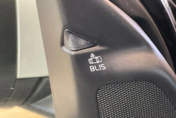 musta Volvo V60 2017 kuva 15.