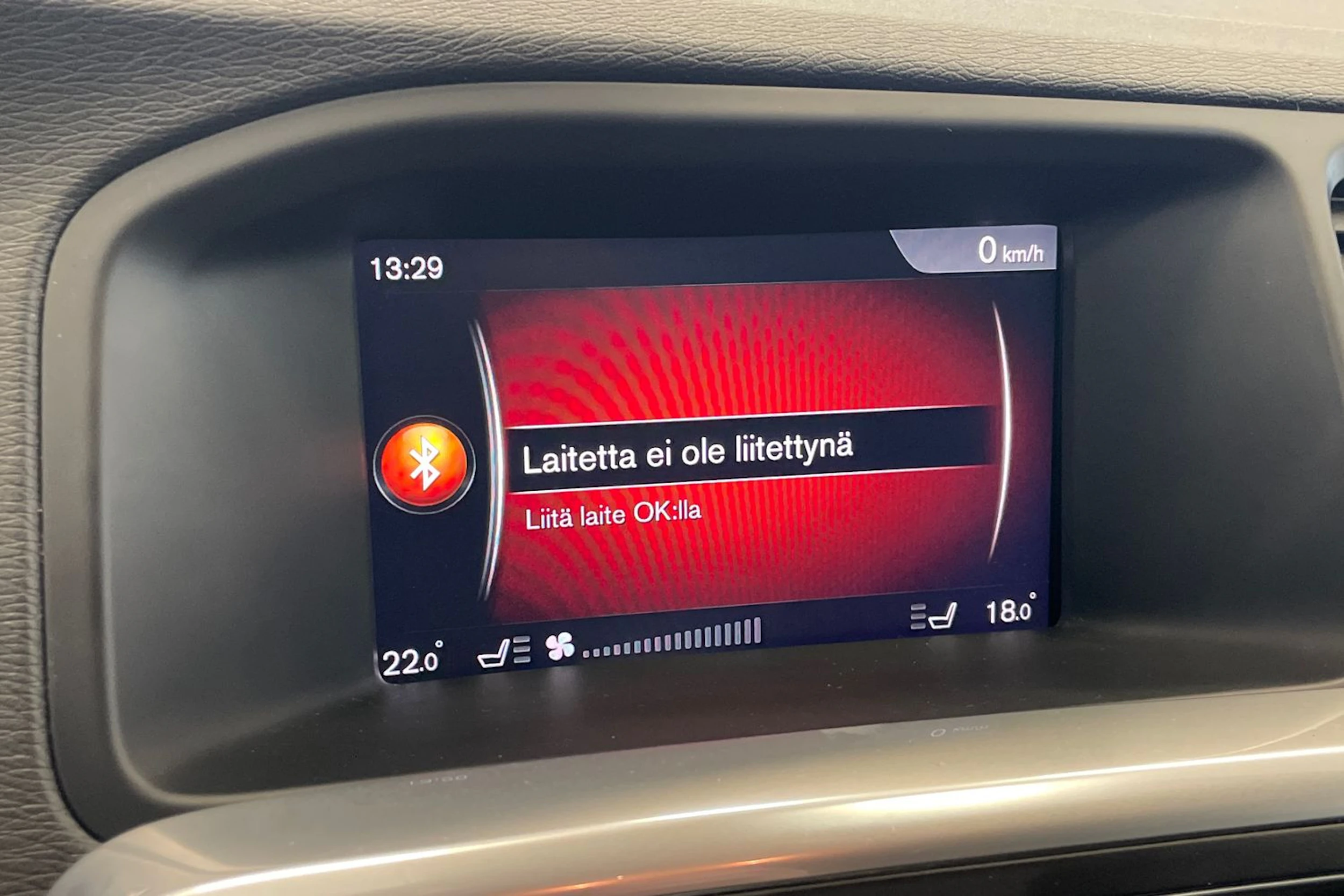 musta Volvo V60 2017 kuva 17.