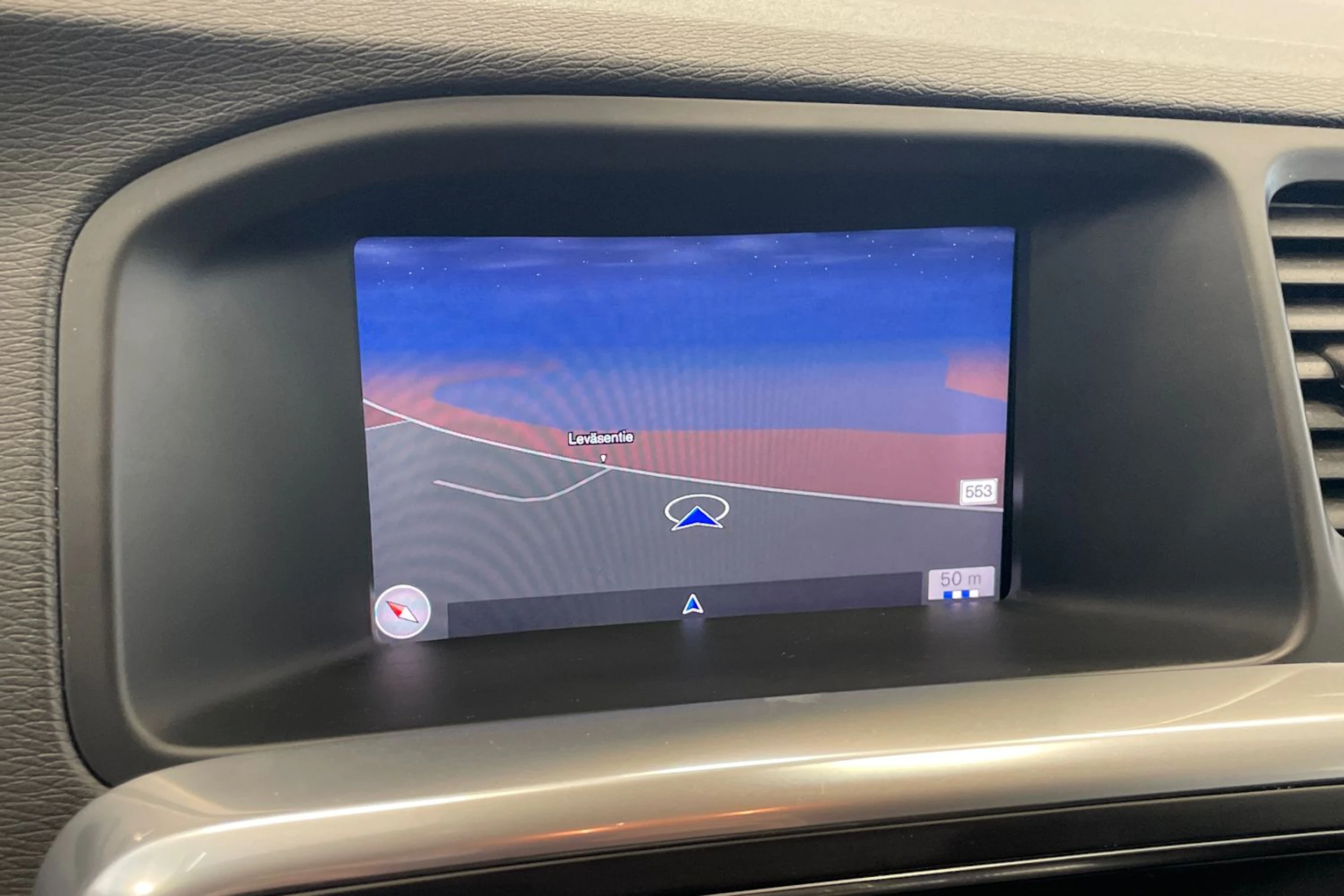 musta Volvo V60 2017 kuva 18.