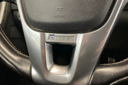 musta Volvo V60 2017 kuva 22.