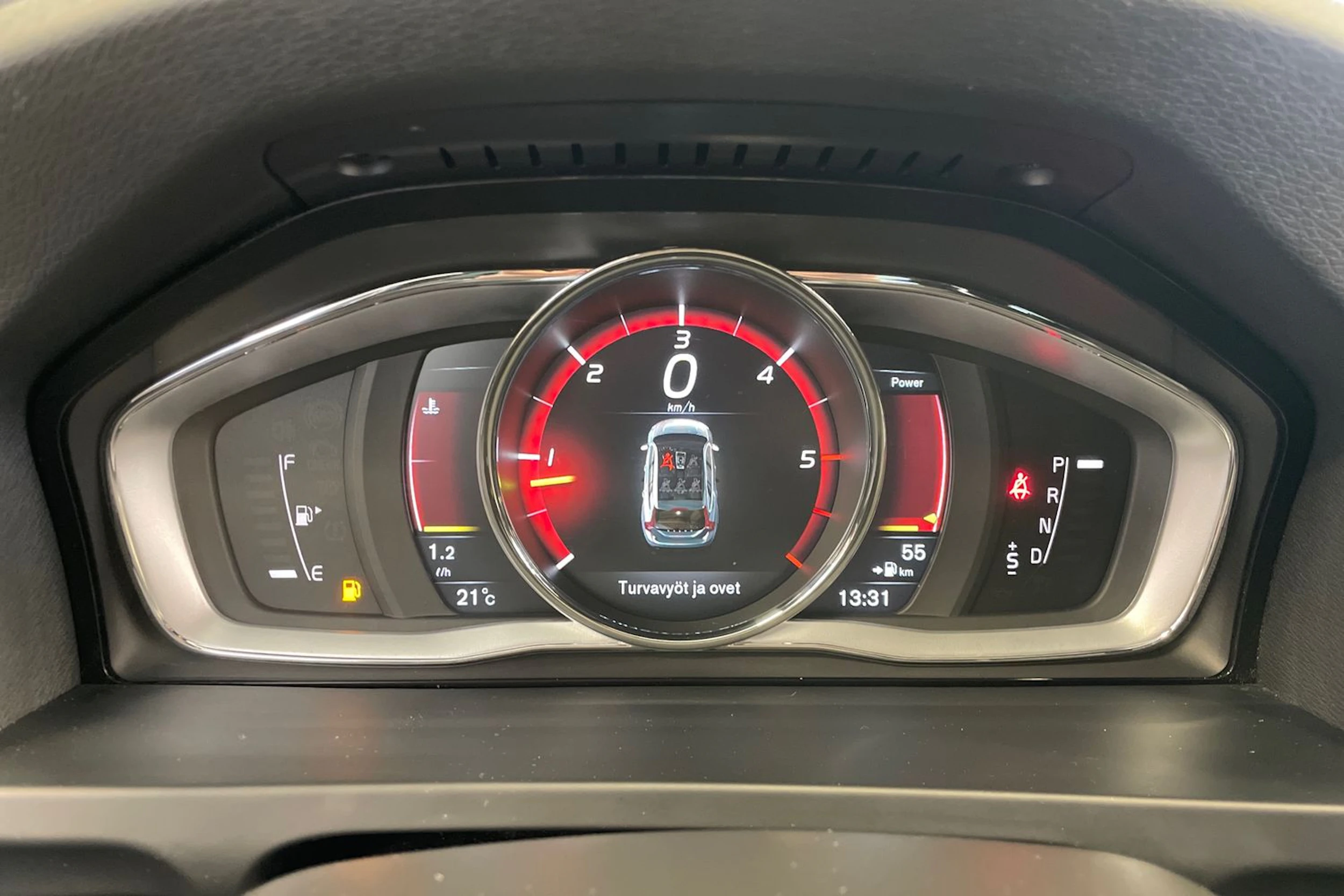 musta Volvo V60 2017 kuva 23.