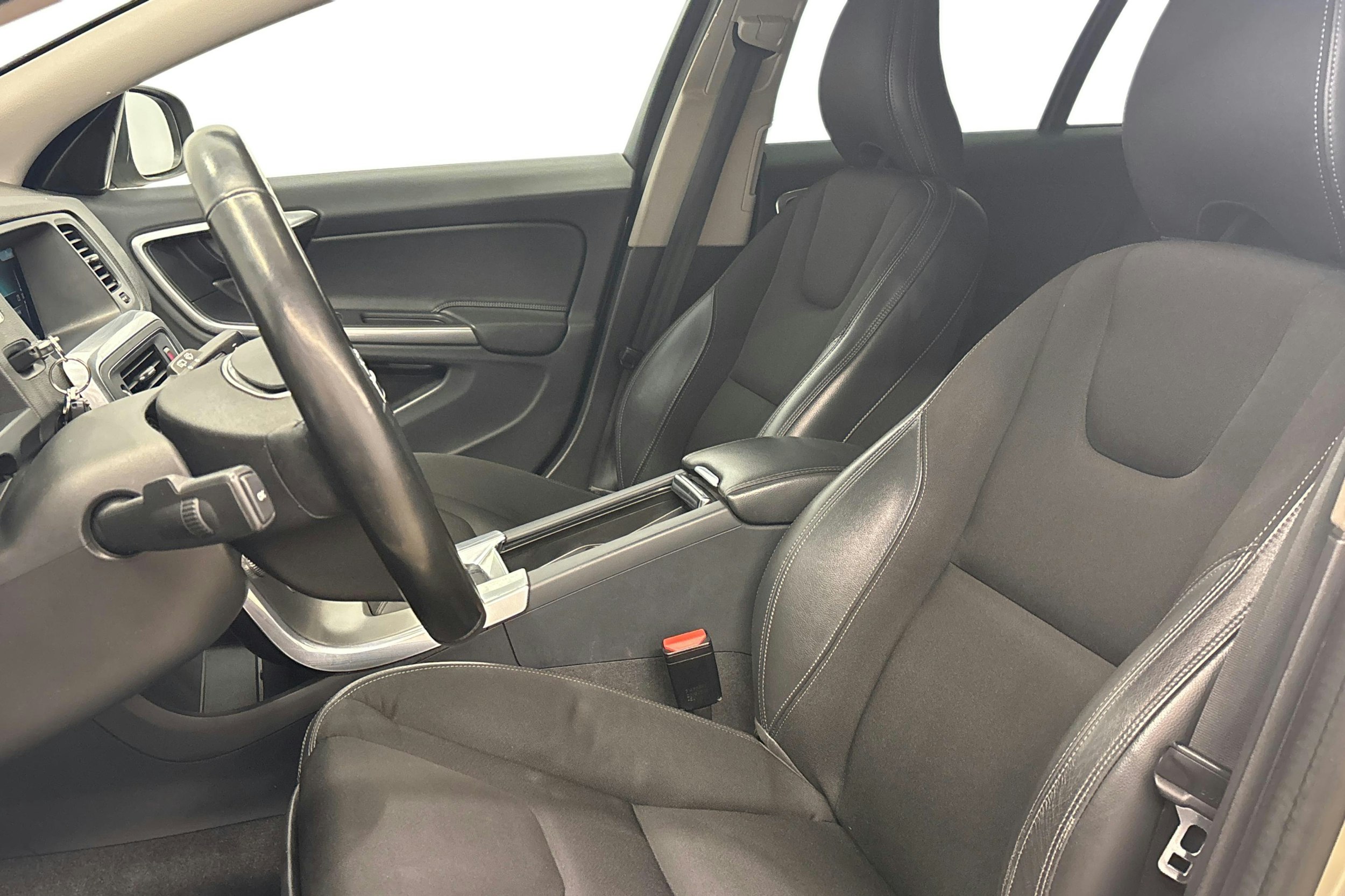 ruskea (beige) Volvo V60 2017 kuva 9.