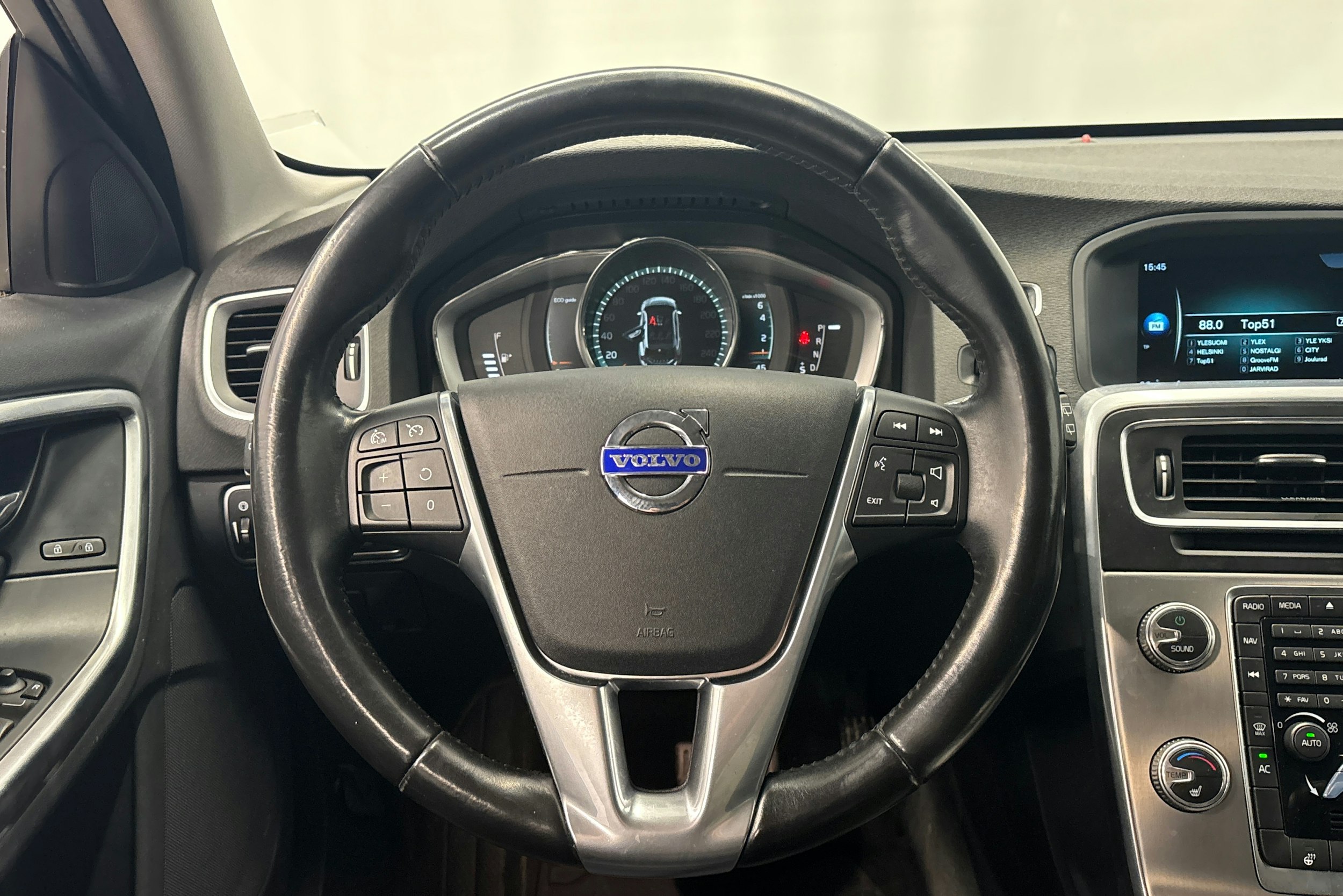 ruskea (beige) Volvo V60 2017 kuva 16.