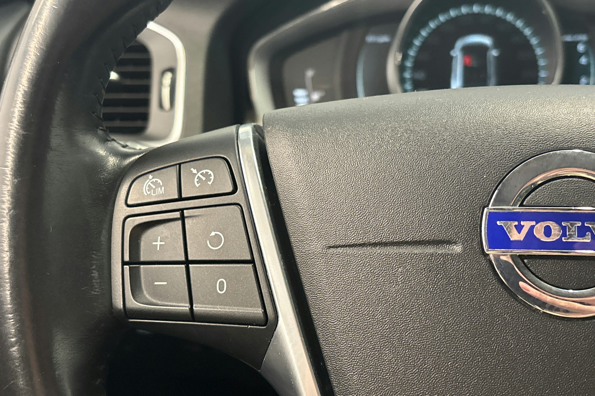 ruskea (beige) Volvo V60 2017 kuva 17.