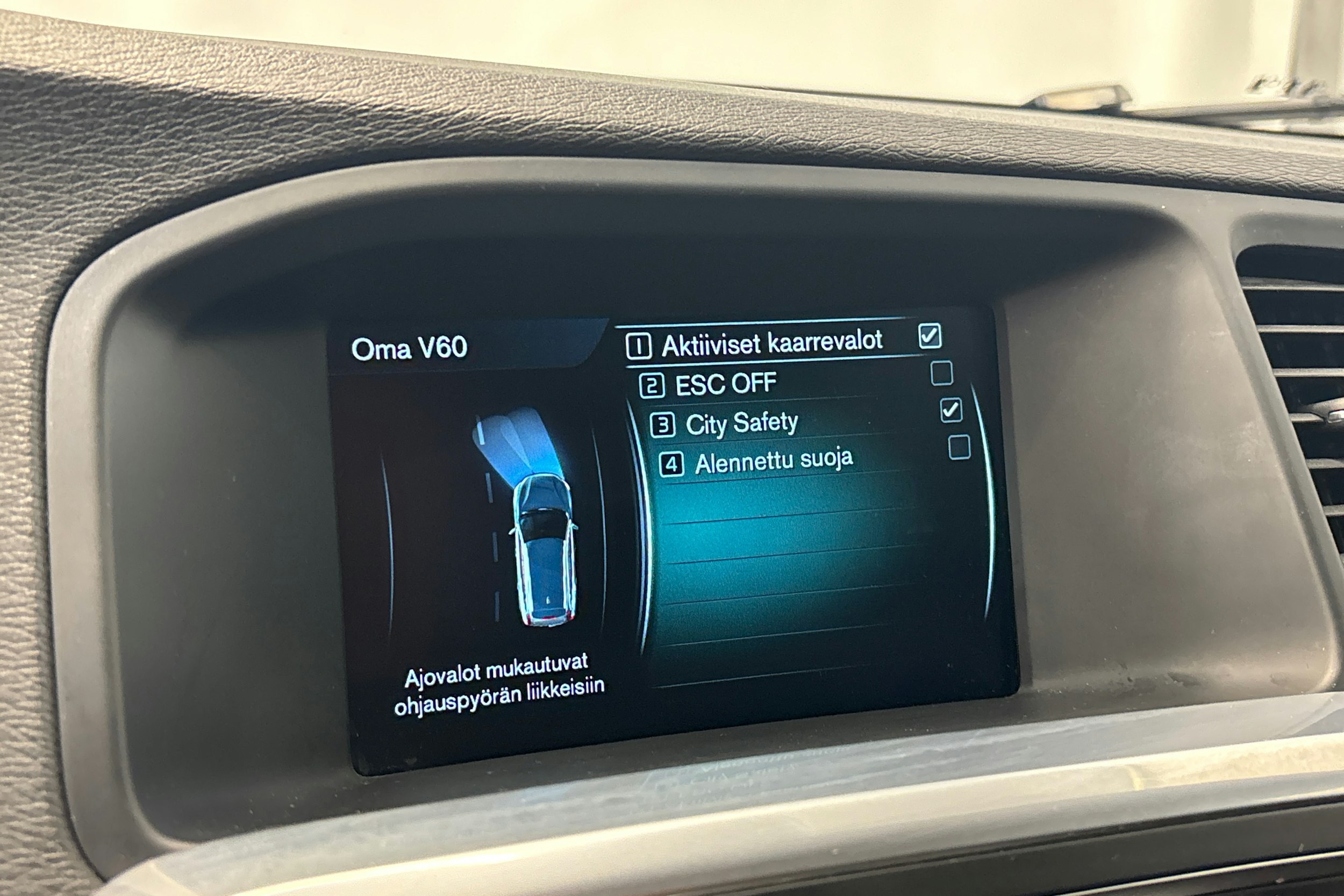 ruskea (beige) Volvo V60 2017 kuva 23.