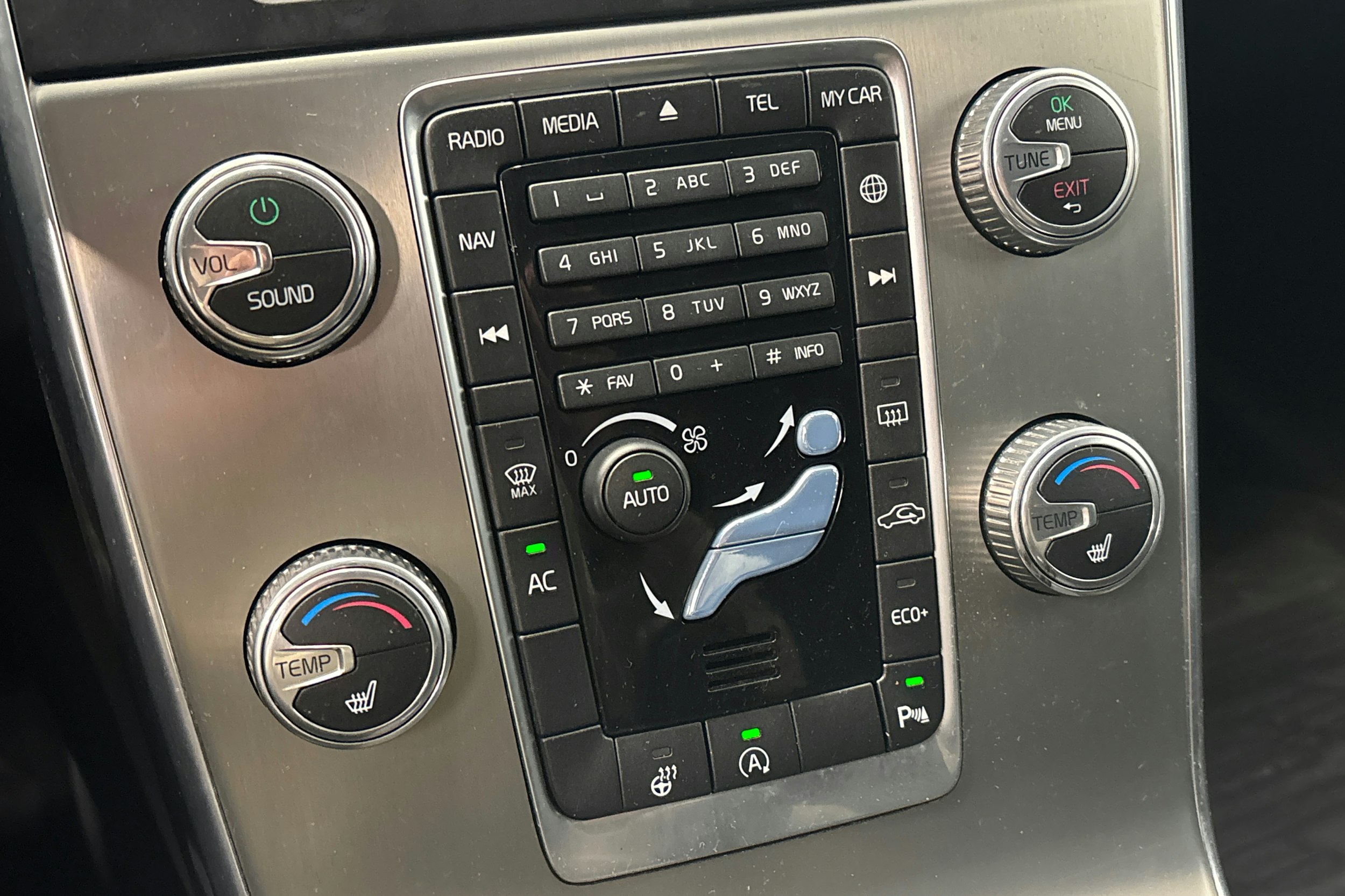 ruskea (beige) Volvo V60 2017 kuva 24.