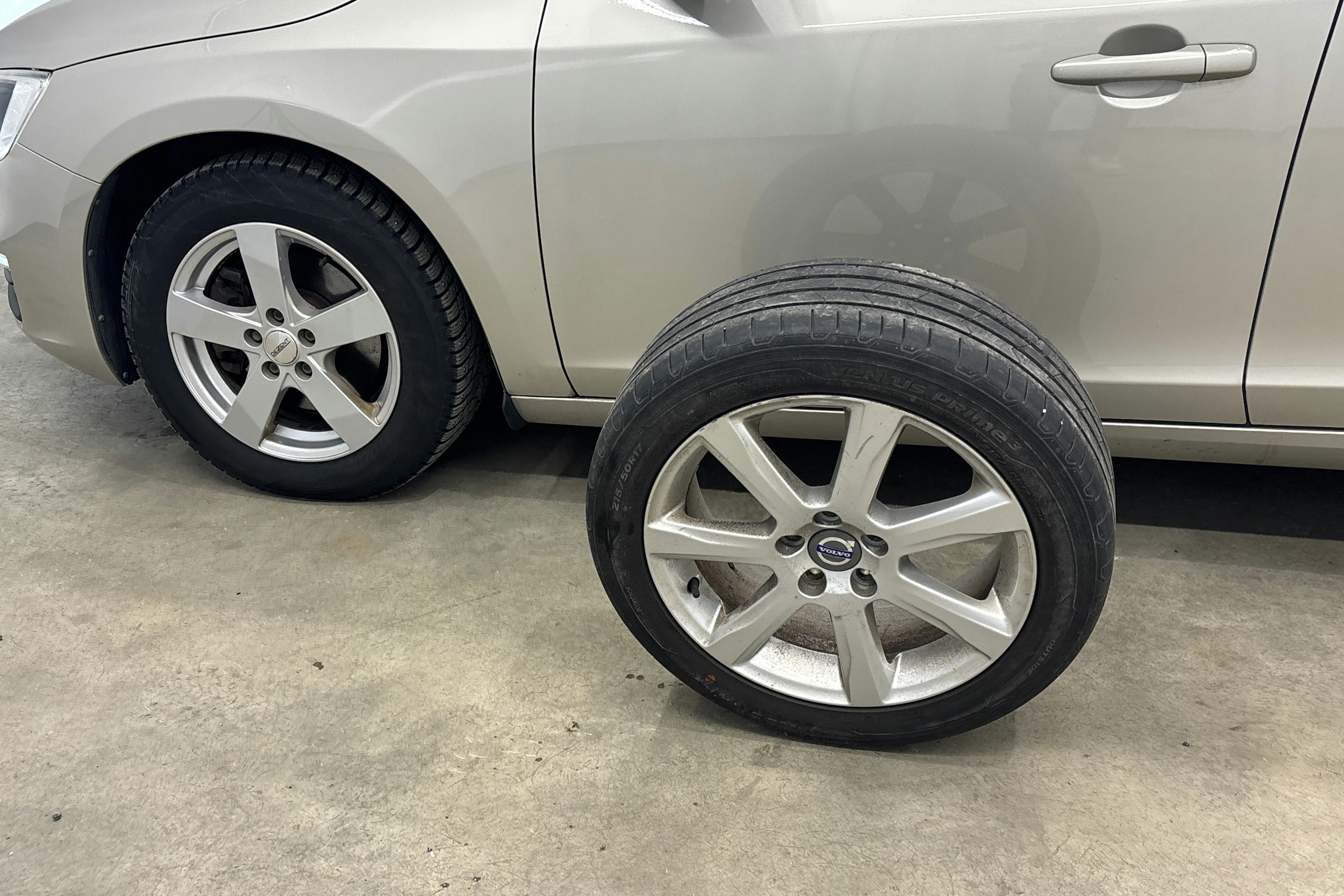 ruskea (beige) Volvo V60 2017 kuva 30.