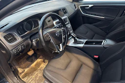 harmaa Volvo V60 2017 kuva 3.