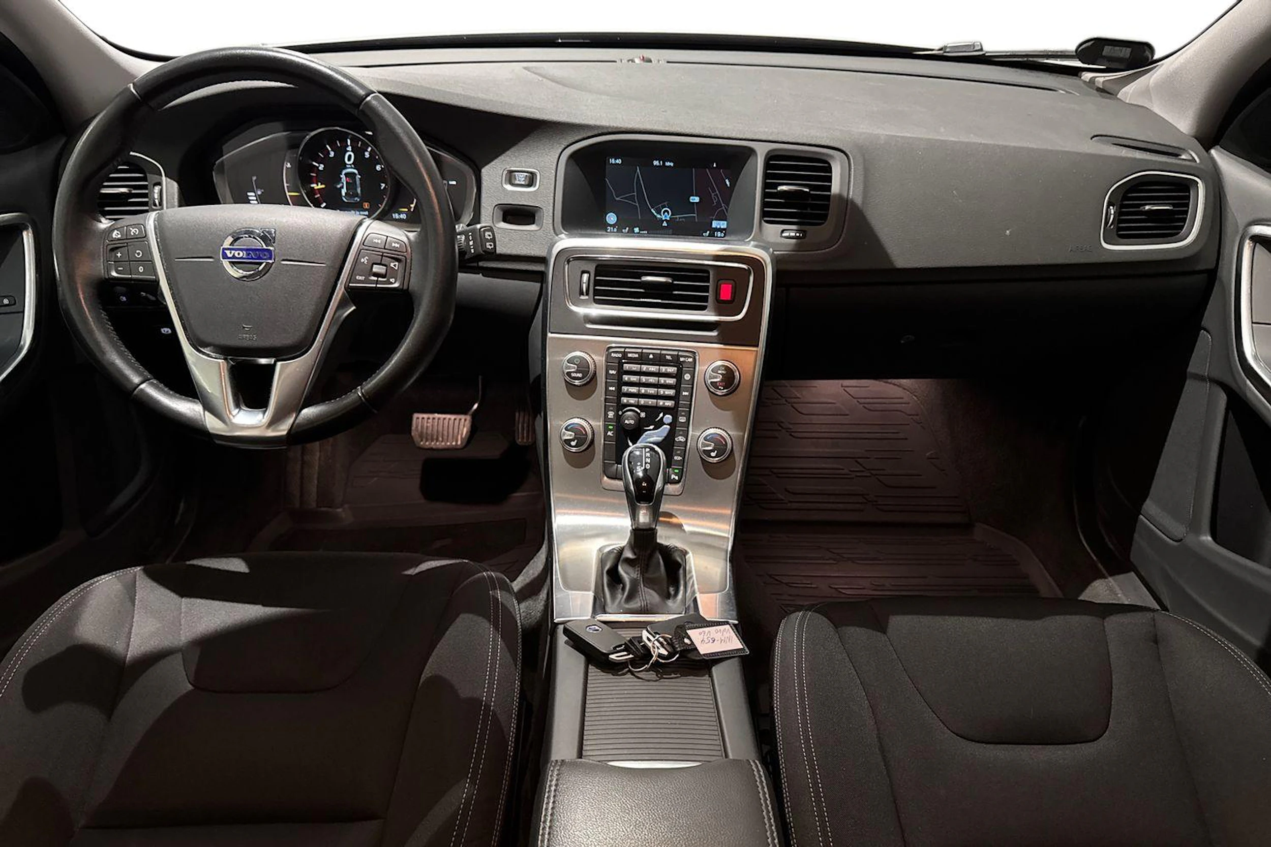 ruskea (beige) Volvo V60 2017 kuva 9.