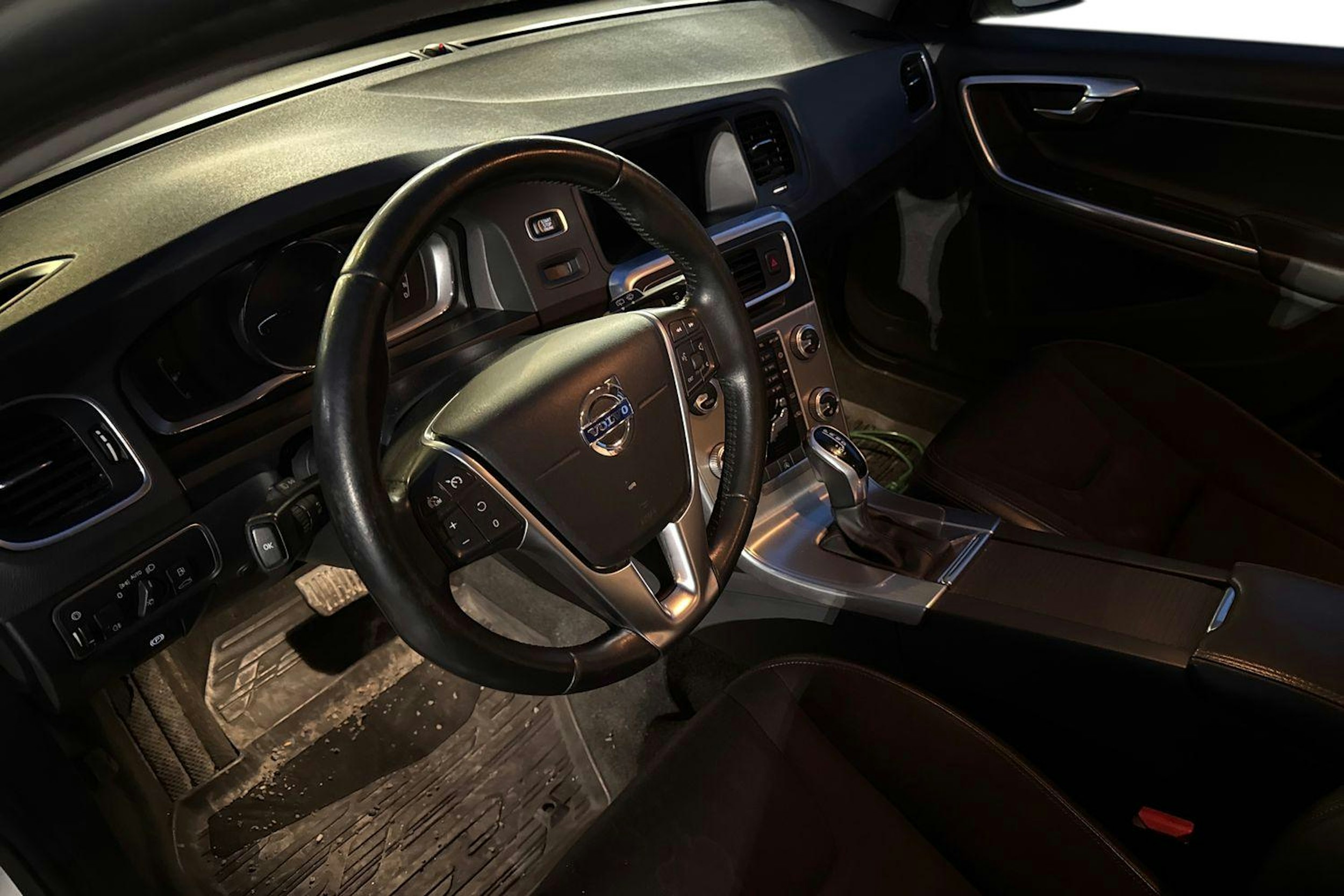 harmaa Volvo V60 2017 kuva 3.