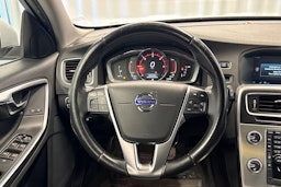 harmaa Volvo V60 2017 kuva 14.