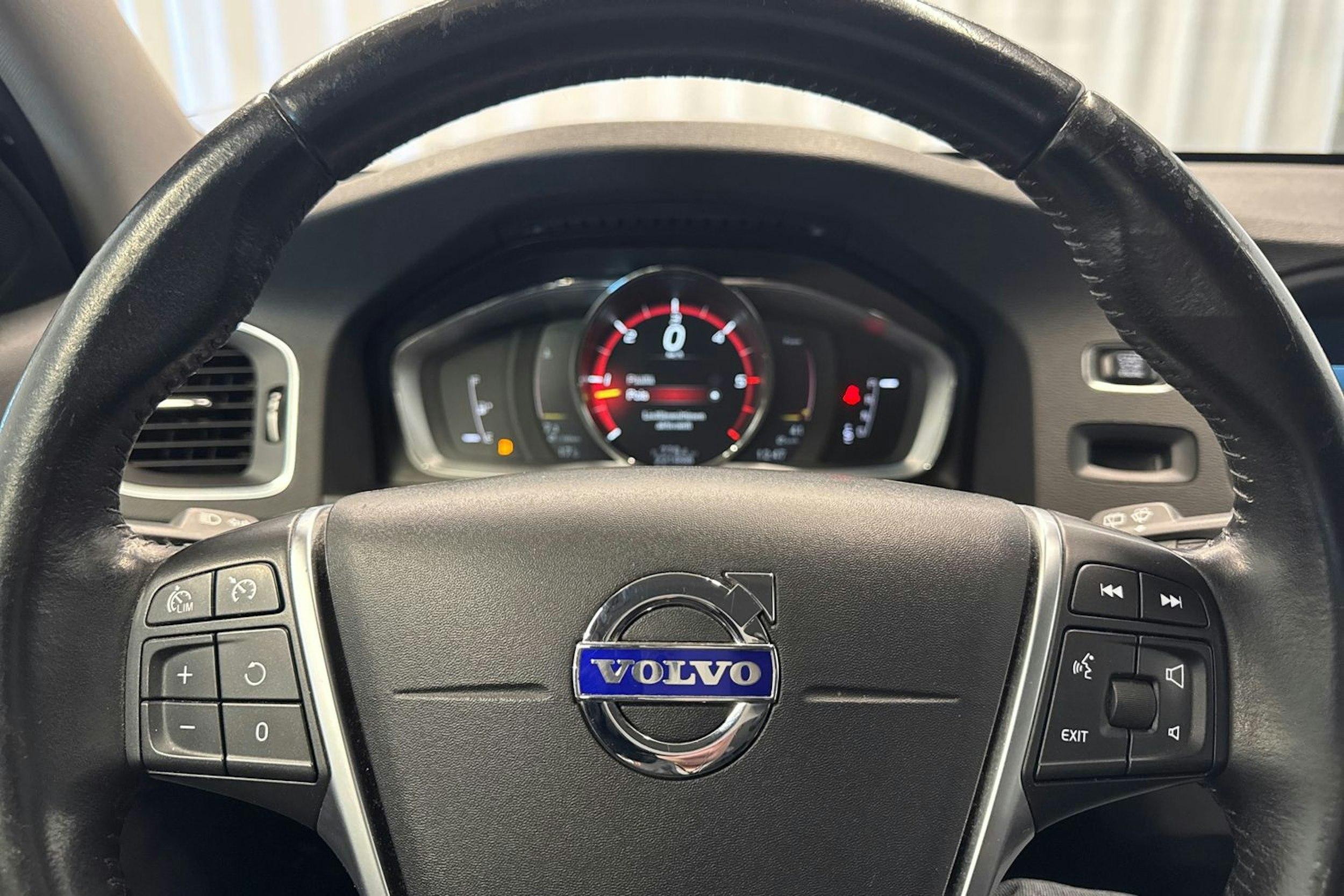 harmaa Volvo V60 2017 kuva 15.