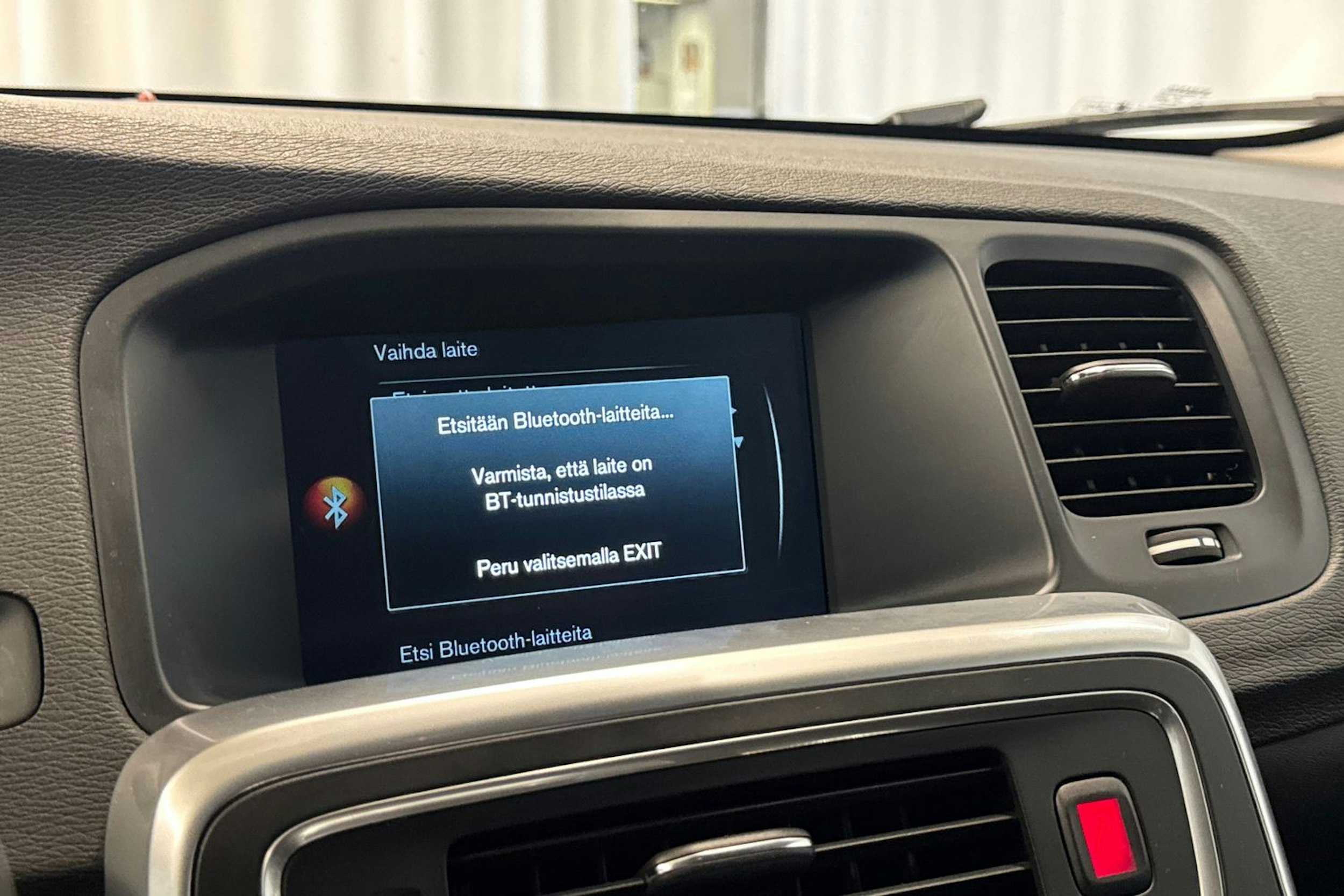 harmaa Volvo V60 2017 kuva 19.