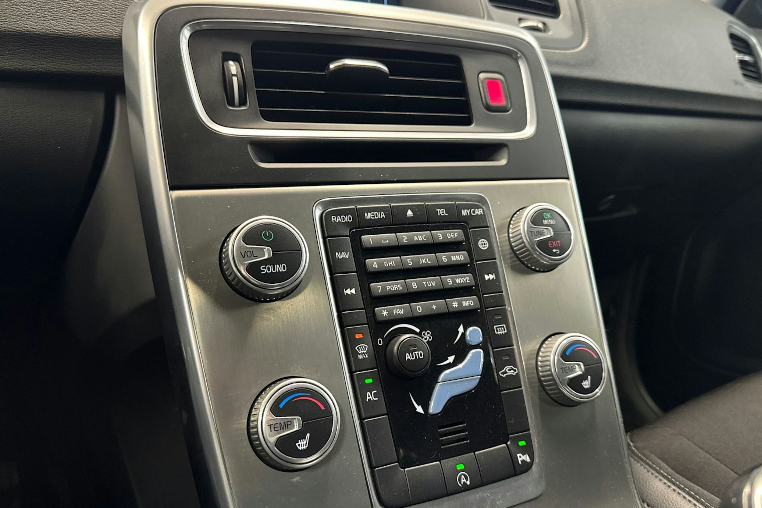 harmaa Volvo V60 2017 kuva 20.