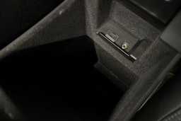 harmaa Volvo V60 2017 kuva 22.