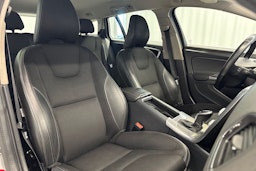 harmaa Volvo V60 2017 kuva 25.