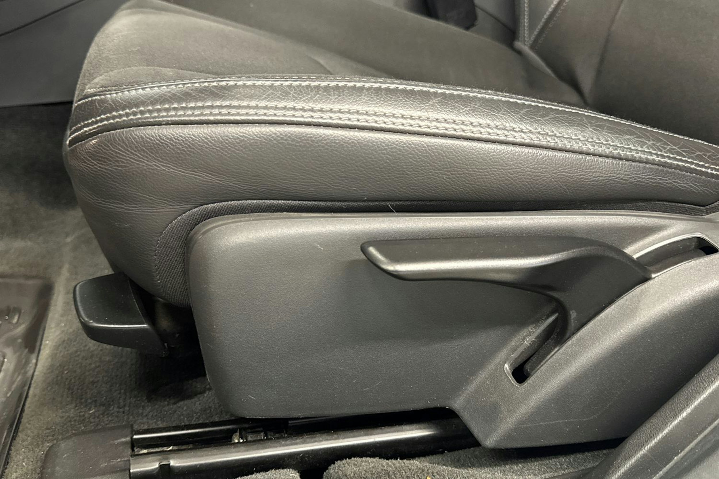 harmaa Volvo V60 2017 kuva 26.