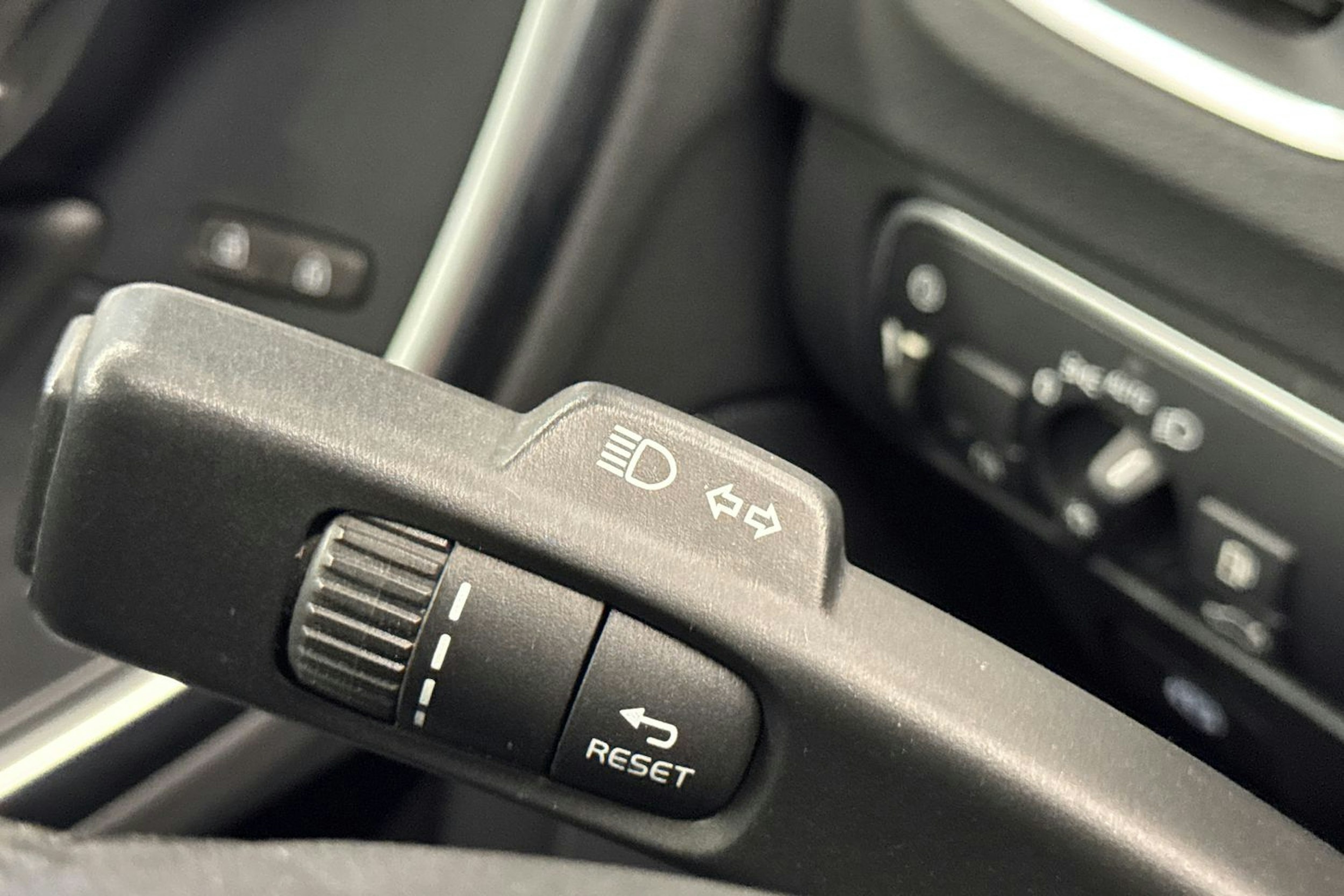 harmaa Volvo V60 2017 kuva 28.