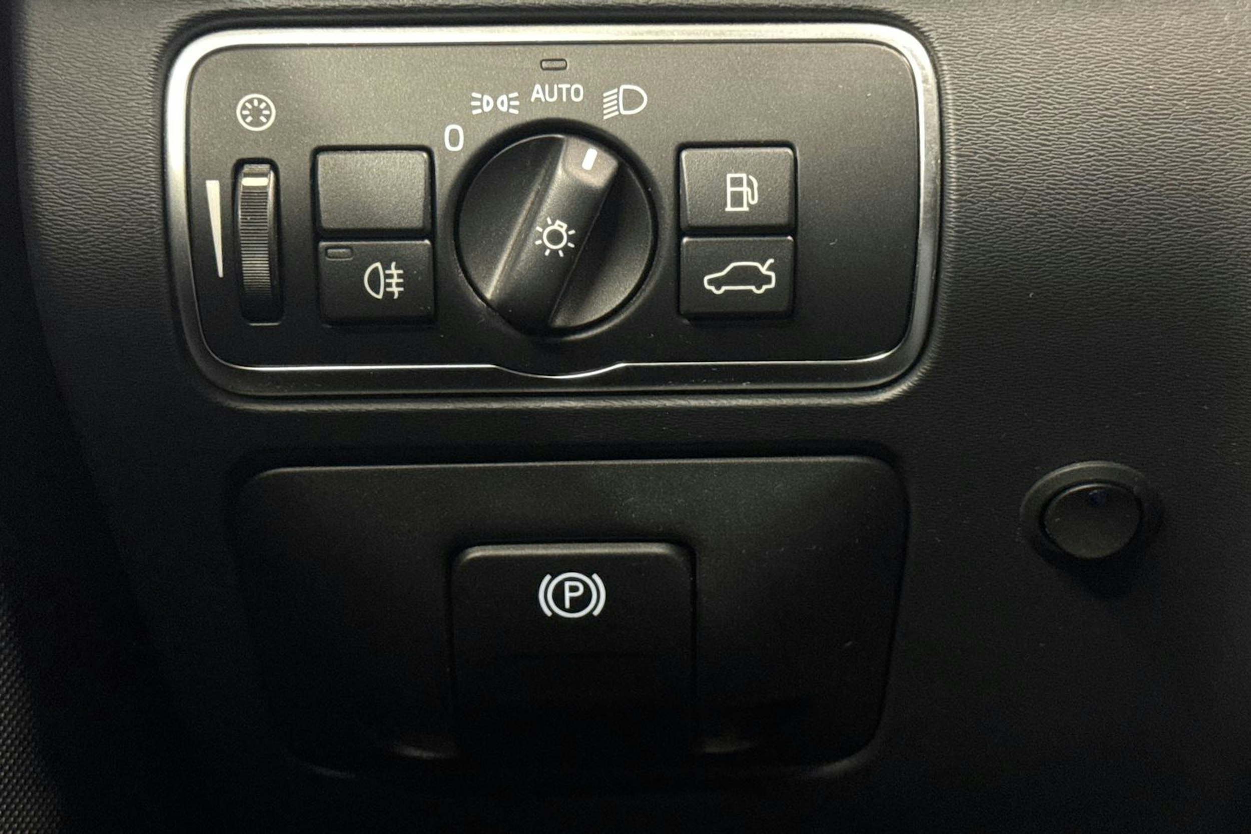 harmaa Volvo V60 2017 kuva 30.