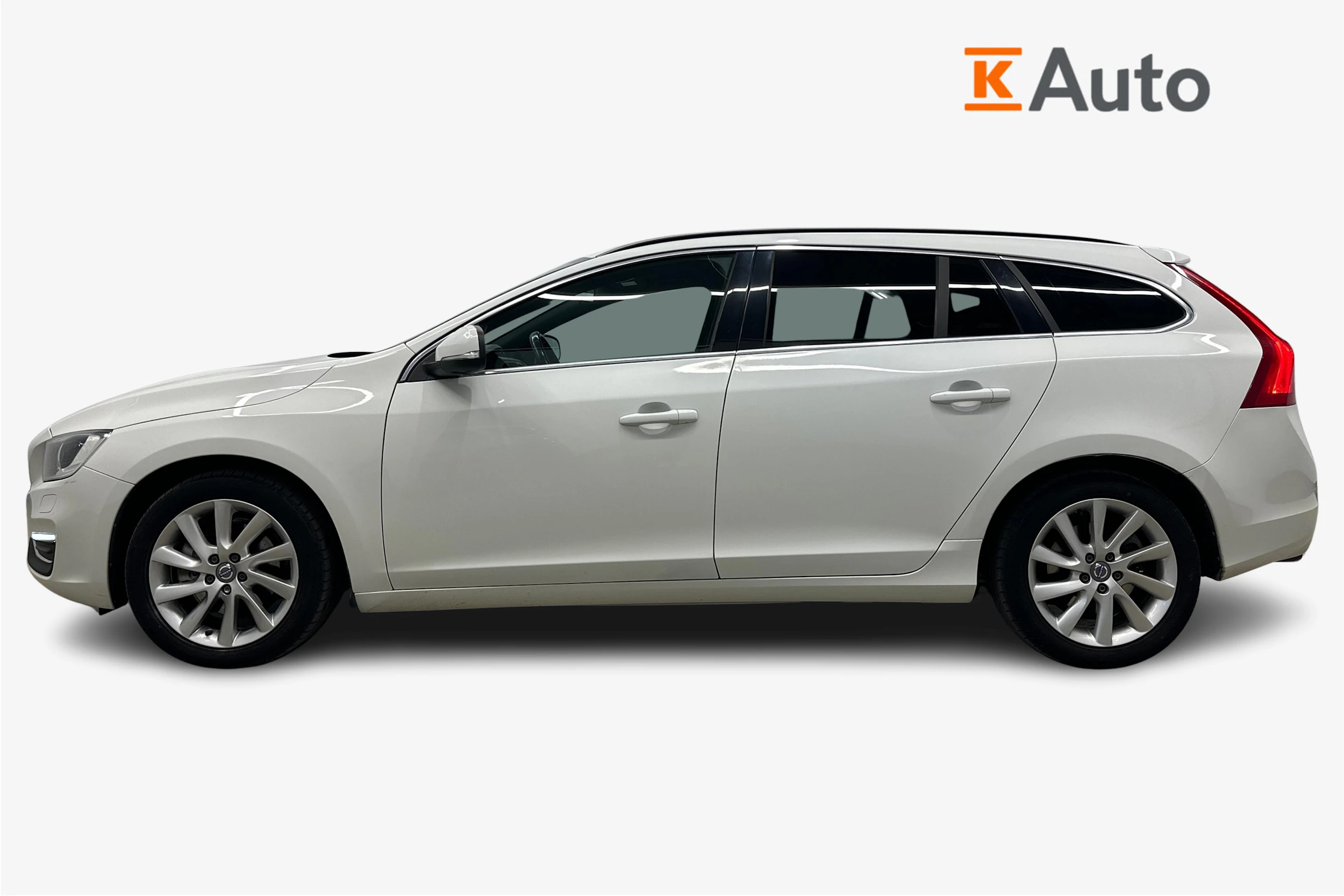 valkoinen Volvo V60 2017 kuva 5.