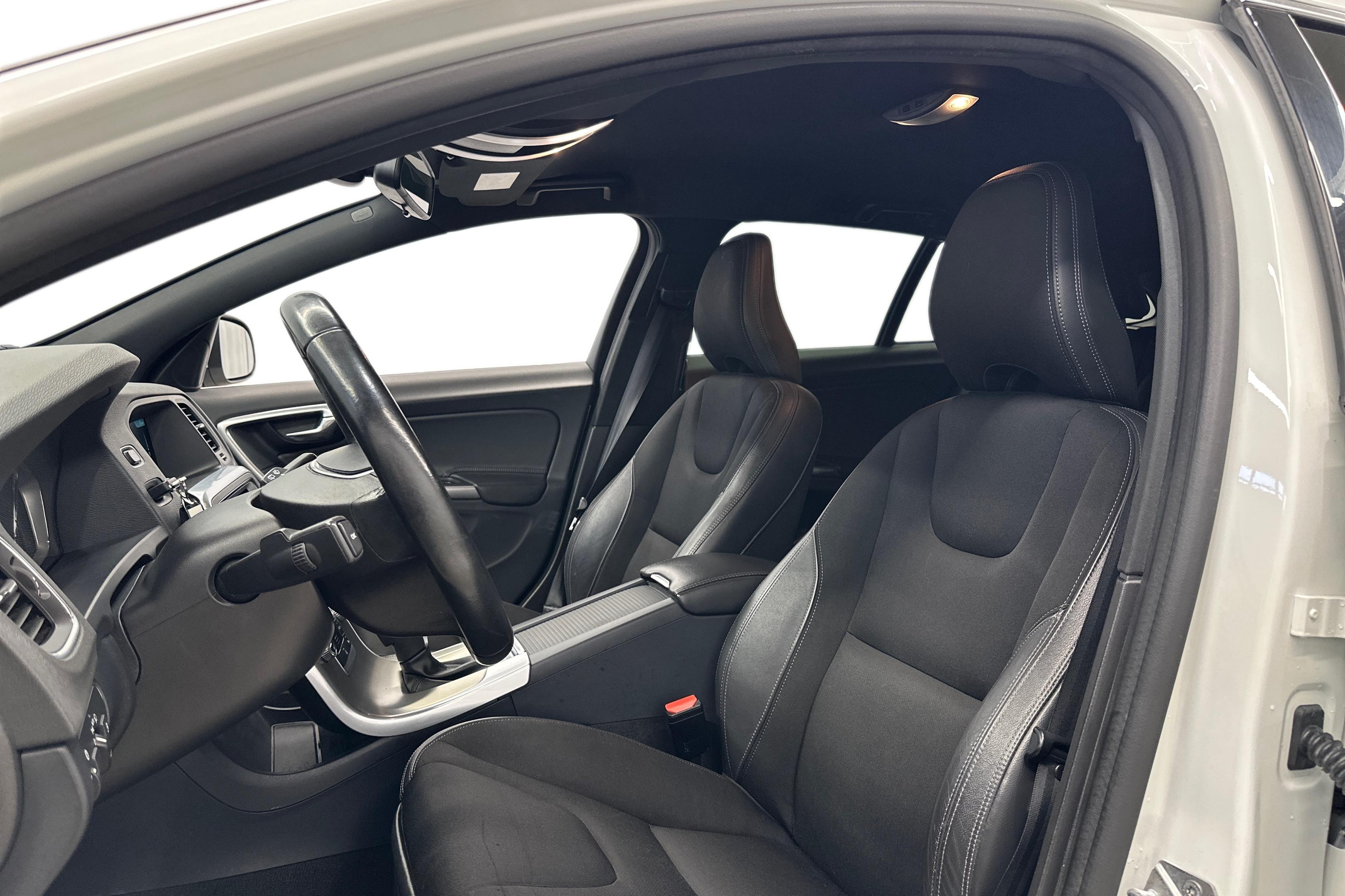 Volvo V60 T3 Business aut 2017, bild 6/22